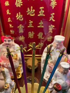 Nhang nở hoa phú quý 5 cánh màu đỏ