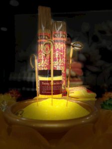 Ít Khói – An Toàn Sức Khỏe & Giữ Sạch Không Gian Thờ