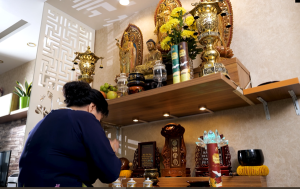 Nén Nhang Dâng Lên - Lòng Thành Kính Hay Mối Nguy Hại Thầm Lặng